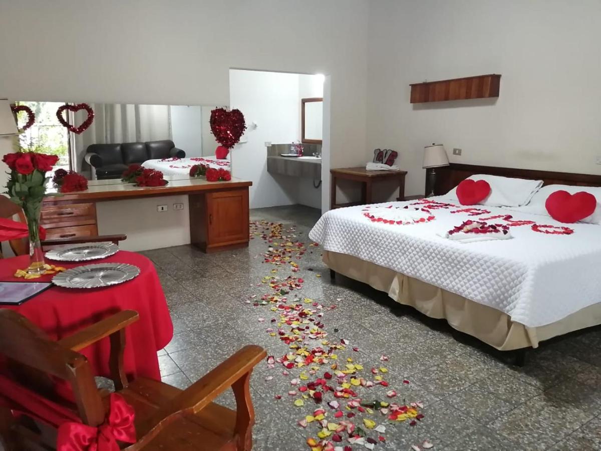 Huite Hotel Pasabien מראה חיצוני תמונה
